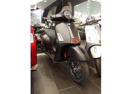 VESPA GTS SUPER SPORT